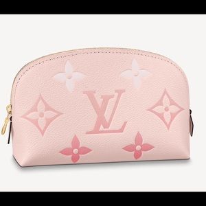 LOUIS VUITTON COSMETIC POUCH👛👛👛